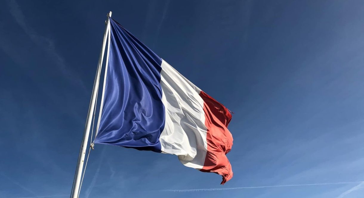 image of the French flag over a blue sky-french labeling and packaging requirements