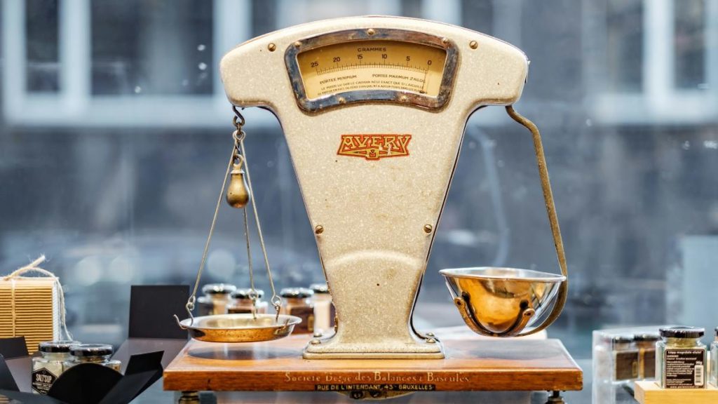 An old-fashioned scale with two pans and a dial - pre-packaged packaging regulations