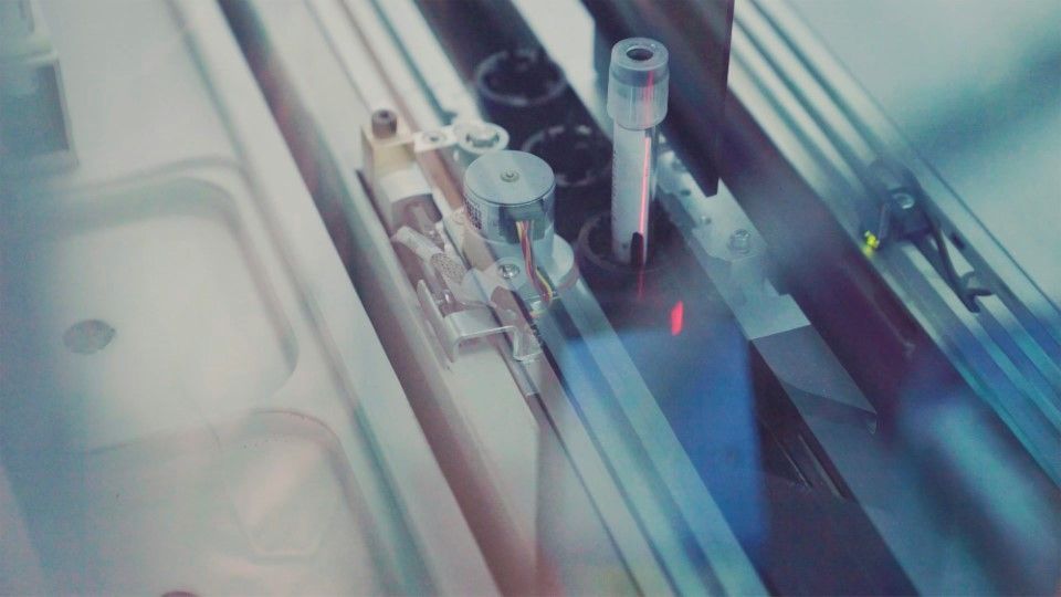 An analysis device in a lab